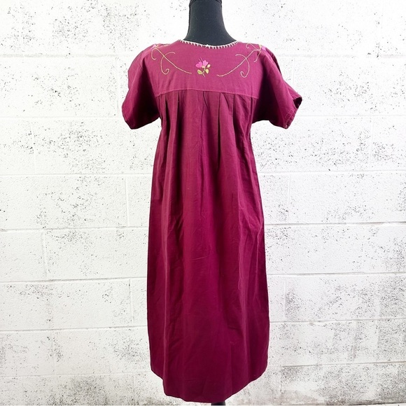 Vintage 70s Floral Embroidered Shift Dress Short Sleeve Knee Length Pink Boho - Picture 10 of 12